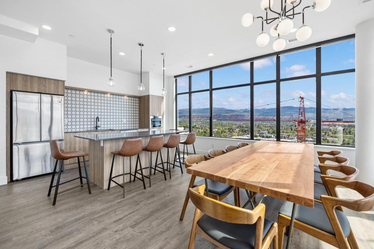 Brand New Luxury Downtown Near The Beach #13 Kelowna Exterior photo