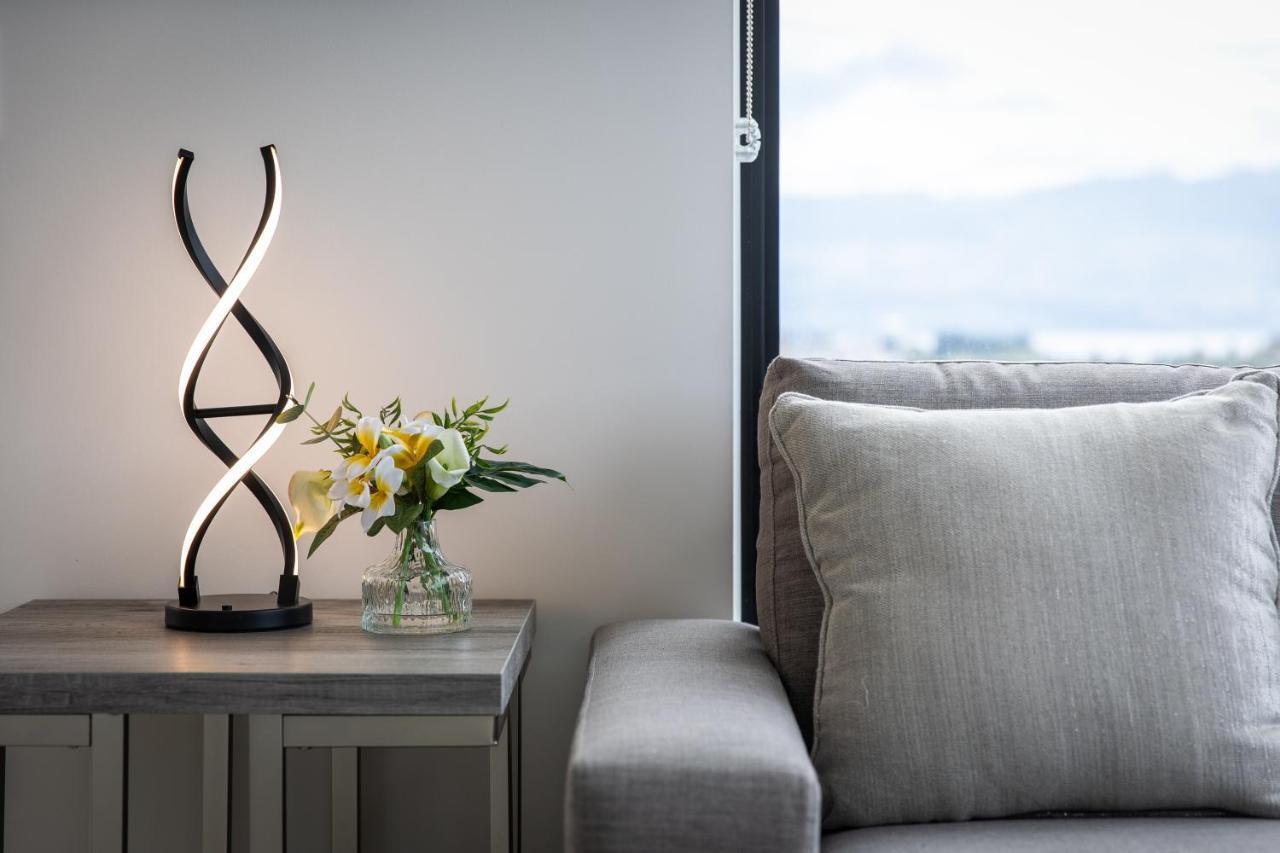 Brand New Luxury Downtown Near The Beach #13 Kelowna Exterior photo